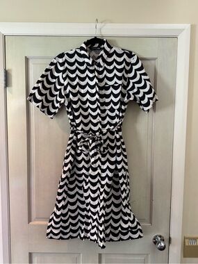 Uniqlo by Marimekko Black and White Wave-Print Midi Dress with Tie Waist